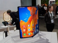 Huawei        Mate X2