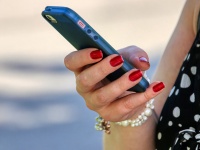         20 %.   - Samsung, Huawei  Apple