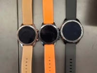     Apple Watch.   Vivo Watch
