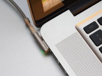 Apple   MagSafe,    iPhone    