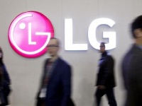 LG        Snapdragon 875