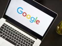 Apple          Google