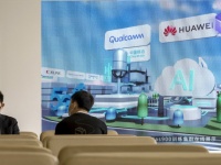 Qualcomm       Huawei,    