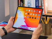 Apple   iPad Pro   OLED-