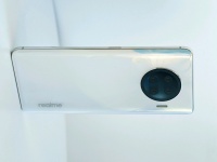        SoC Snapdragon 888  Realme Race