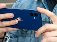 Apple iPhone 12    iPhone 11