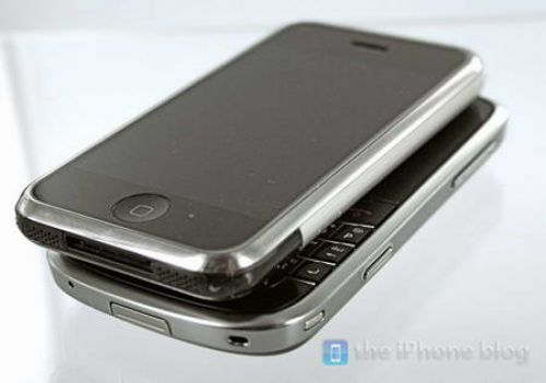 iPhone vs BlackBerry Bold