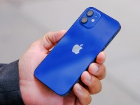 Apple       iCloud  Google Photos