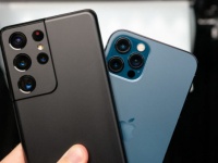 Samsung Galaxy S21  iPhone 12     