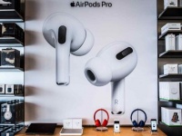 Apple      AirPods  30 % -  