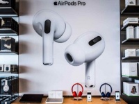 Apple      AirPods  30 % -  