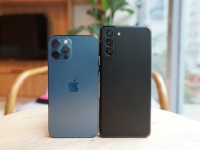 Apple  Samsung    LG