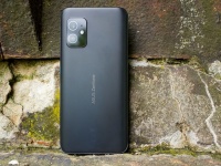  Asus ZenFone 8    iPhone 11 Pro Max