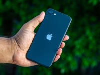 : Apple   iPhone SE    2022 