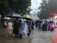 -  iPhone 13 ,  Apple  Foxconn   