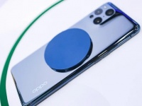 Oppo    ,     Apple MagSafe
