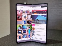 -         Samsung Galaxy Z Fold3  Watch4 Classic