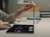  Samsung Galaxy Book Fold 17     