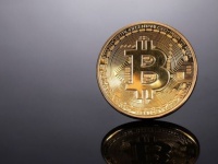  Twitter  Reddit      ,    