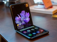    Samsung Galaxy Z Flip3  