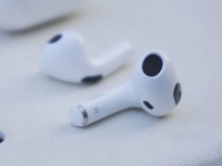    Apple AirPods 3:      