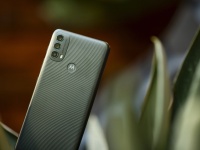 5000 , 90 , 48 , IP52.    Moto E40