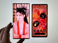 Google Pixel 6       Samsung Galaxy Note20 Ultra:     