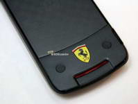 Motorola RAZR2 V9 Ferrari Edition