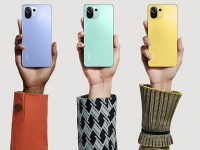 Xiaomi Mi 11 Lite 5G               Samsung Galaxy A52 5G