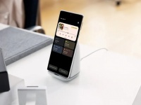 Google     Pixel Stand,    Pixel 6