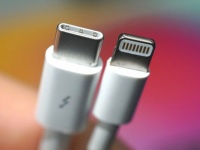 Apple   USB-C    iPhone 14