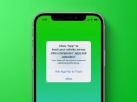 Facebook  Snapchat     iPhone