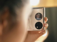  Huawei P50 Pocket   Samsung Galaxy Z Flip3 5G