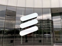 Ericsson      Apple -   5G