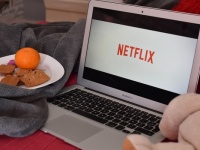  Netflix   20 % -    