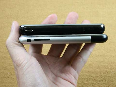 iPhone vs Samsung i900