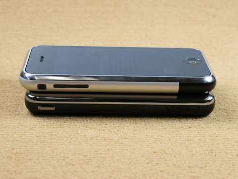 iPhone vs Samsung i900