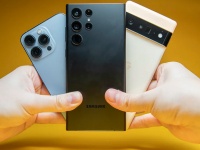 Samsung Galaxy S22    ,  iPhone 13