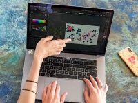   Photoshop  Illustrator  .    ?!