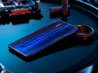  Tecno Pova 3     䳿