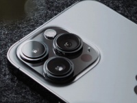 iPhone 15    :   Apple  ' USB-C    