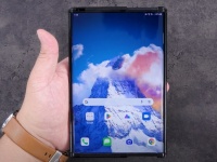 На видео показался невышедший смартфон LG Rollable со сворачивающимся дисплеем — он был почти готов к запуску