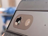 Власники смартфонів Pixel 7 скаржаться на мимовільне руйнування скла об'єктива камери