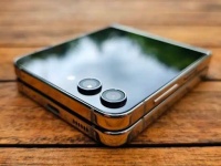 Samsung Galaxy Z Flip6      50- 