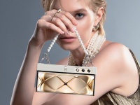    -: Honor V Purse   - 