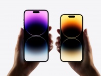 iPhone 15       USB-C