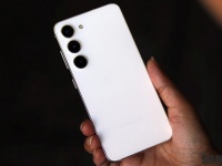 Samsung     ISOCELL GN3  Galaxy S25