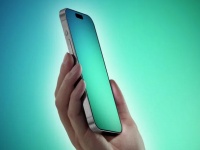 iPhone 17  iPhone 17 Plus   120- OLED- ProMotion