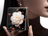 Honor   - Magic V Flip    $690