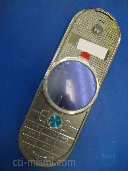 Motorola V70